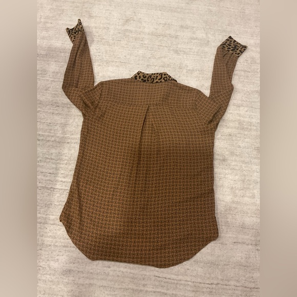 MELANIE LYNE Like NEW Printed Buttoned Down  Blouse - Picture 6 of 7